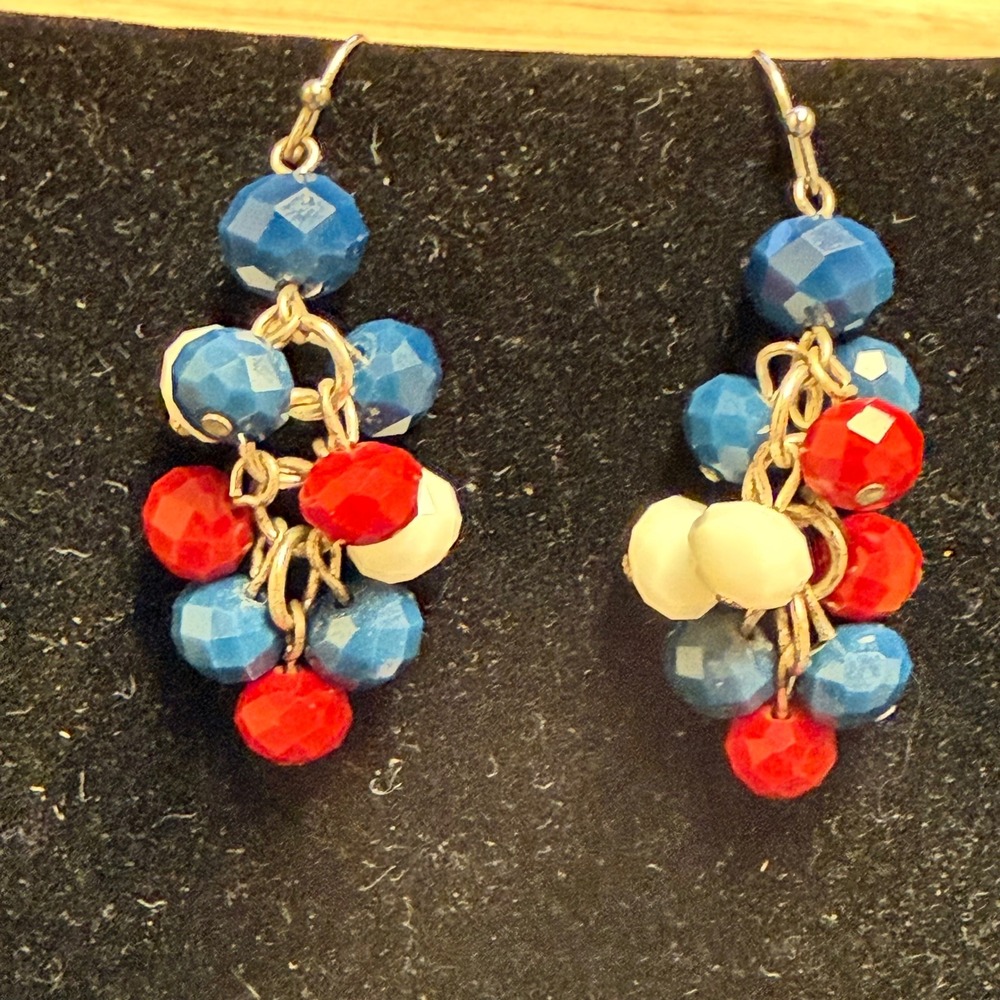 Red White and Blue Beaded Cluster Drop Earrings Patriotic 4th‎ of July Dangle